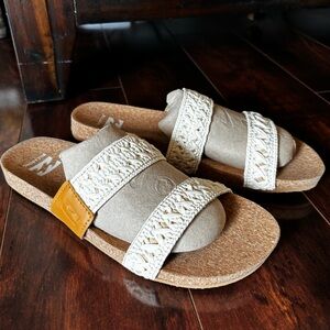 Billabong Cream and Tan Sandals with Woven Straps NEW